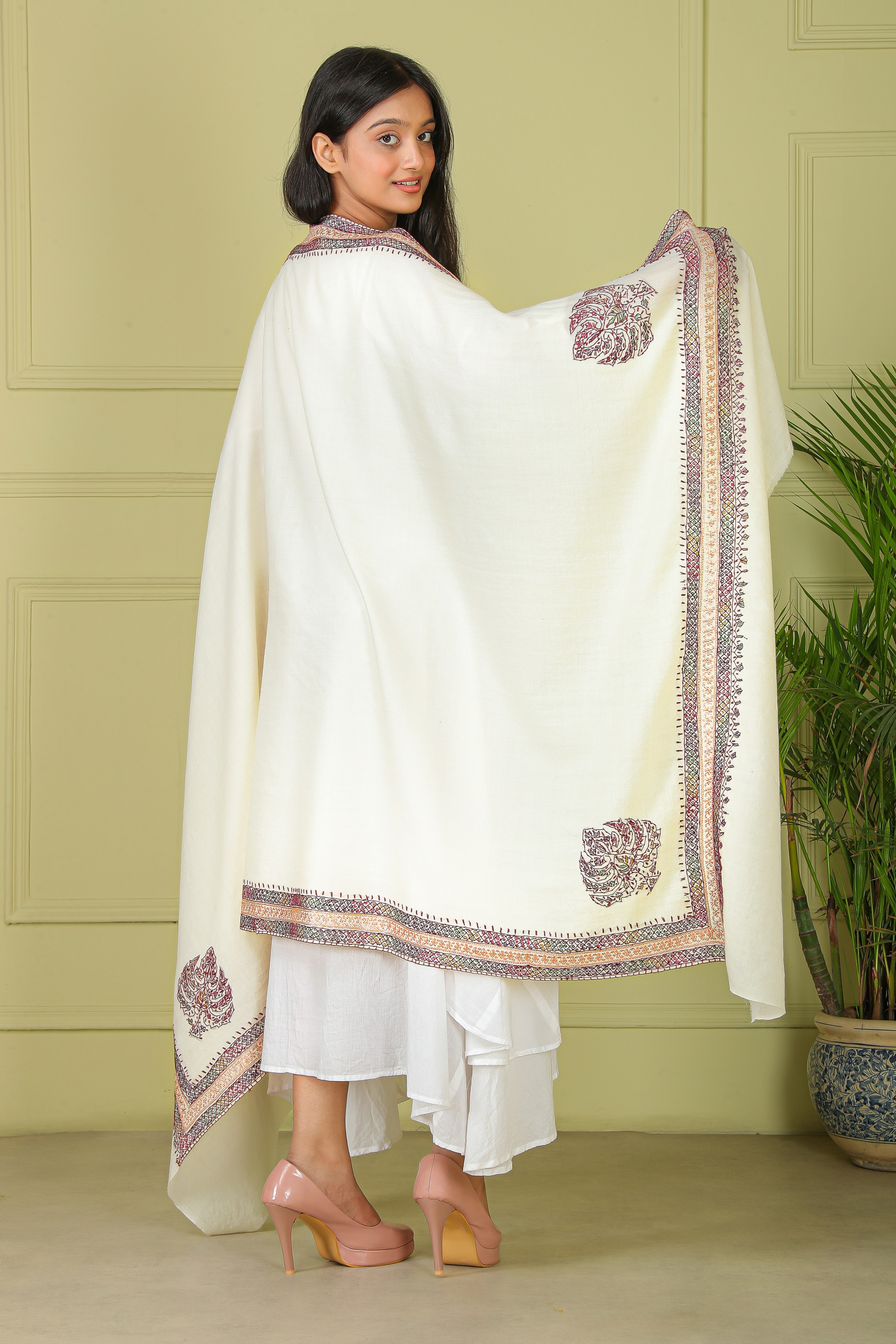 Kashmiri Border Work Sozni Shawl