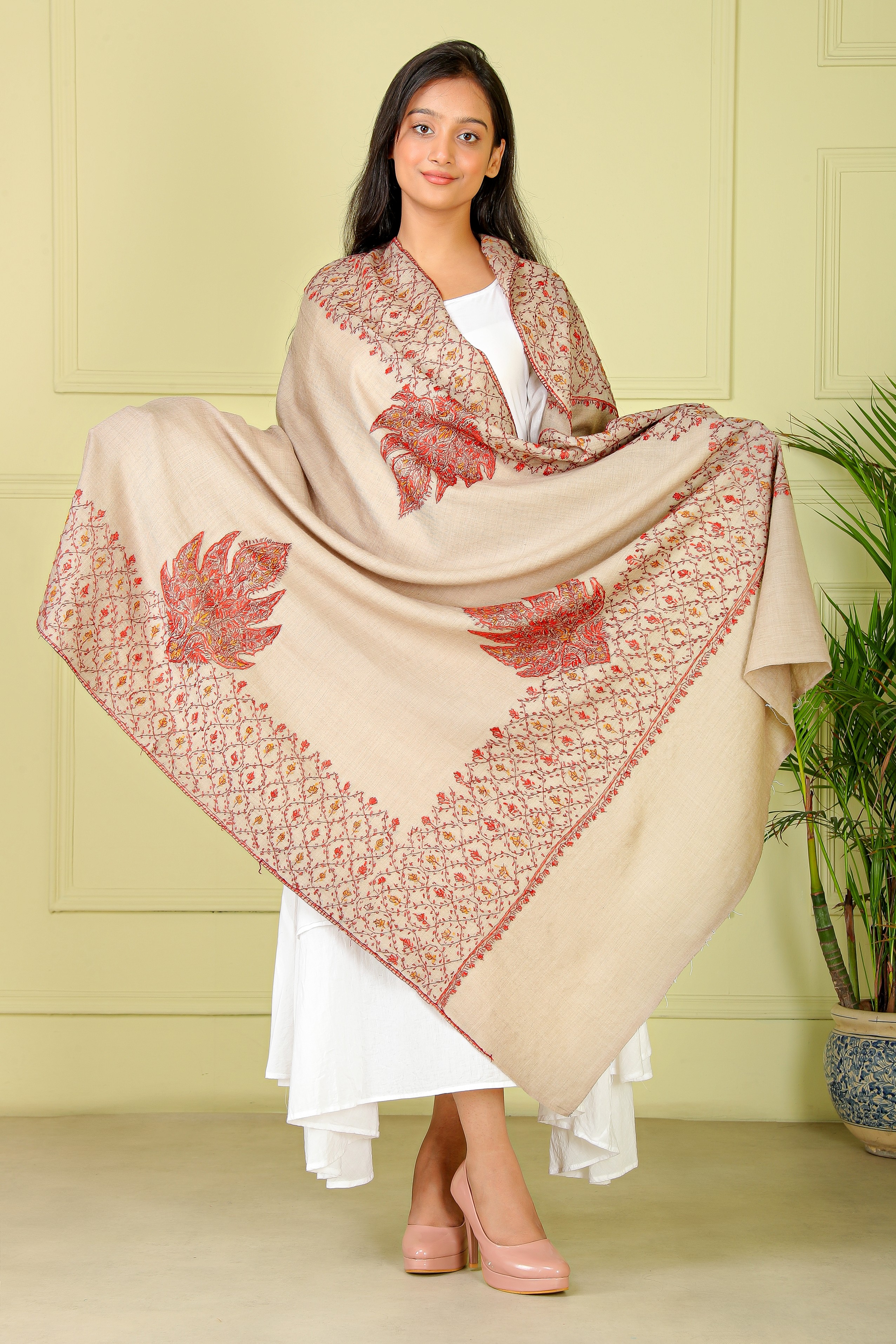 Sozni white Kashmiri Embroidery shawl