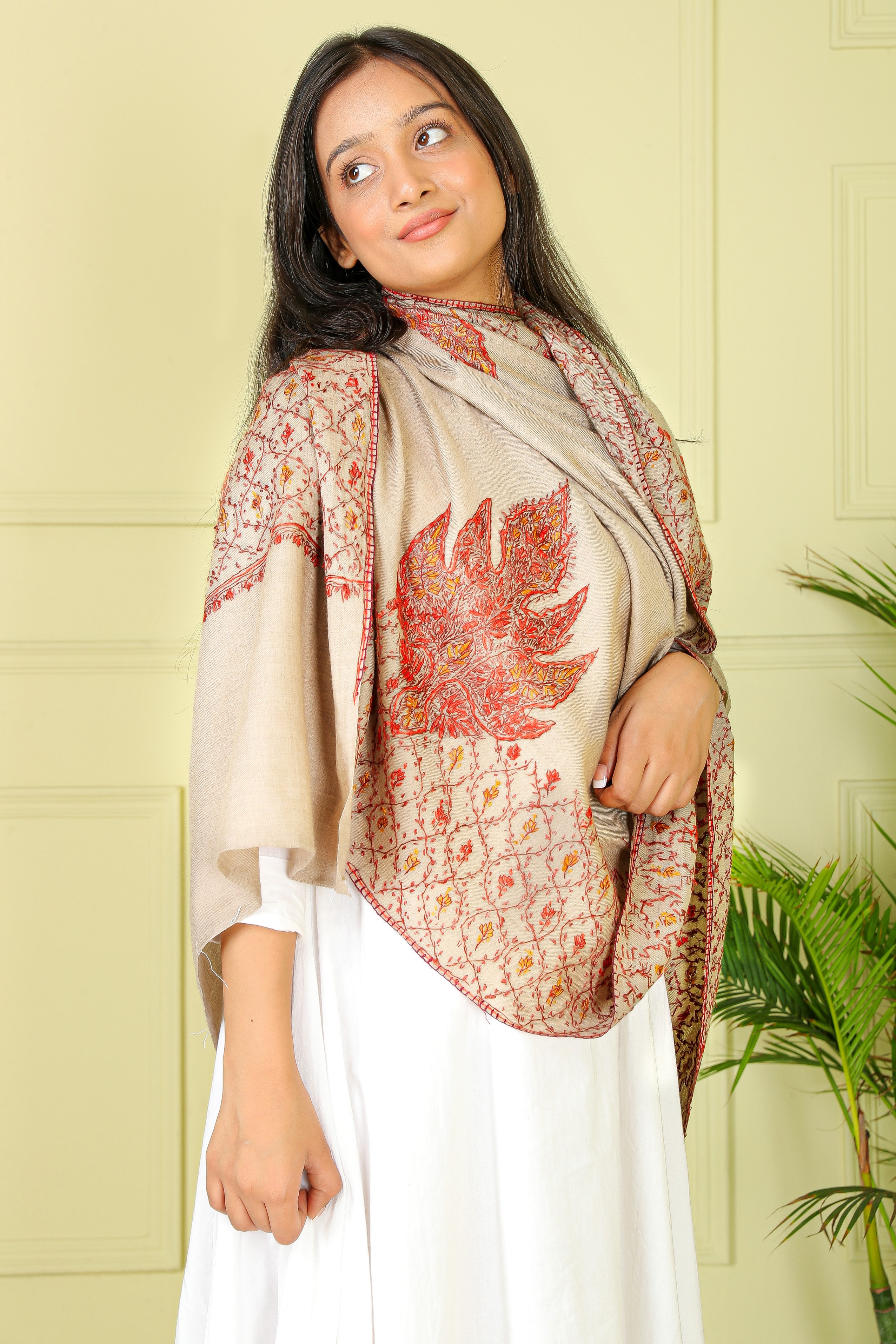 Sozni white Kashmiri Embroidery shawl