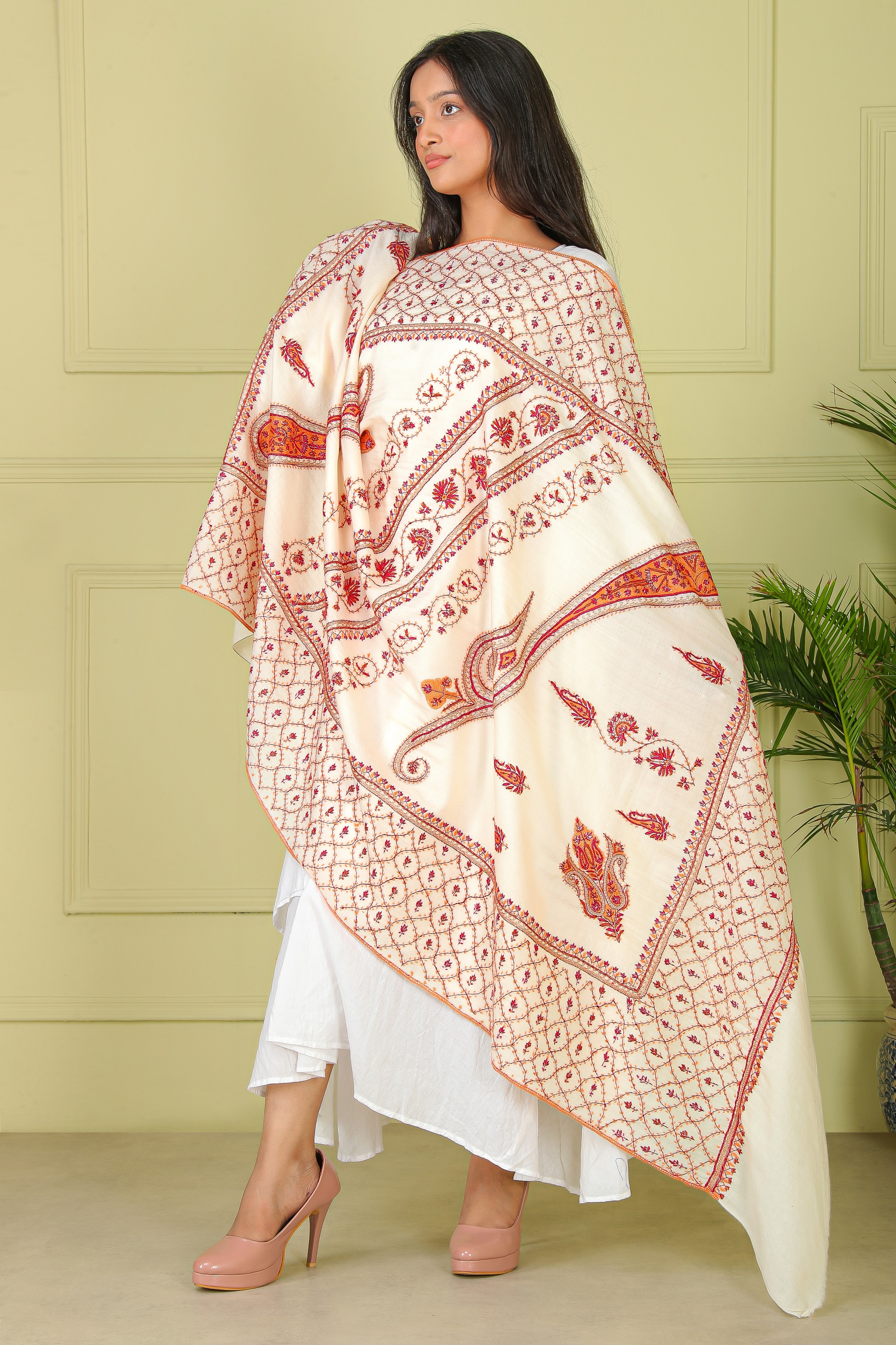 Sozni Embroidery kashmiri shawl white