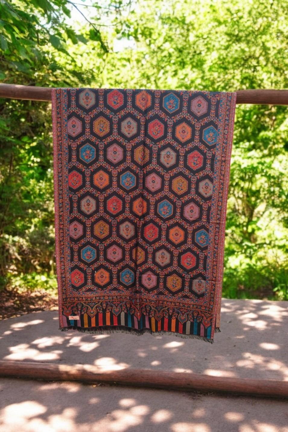 Kani weaving Black Stole