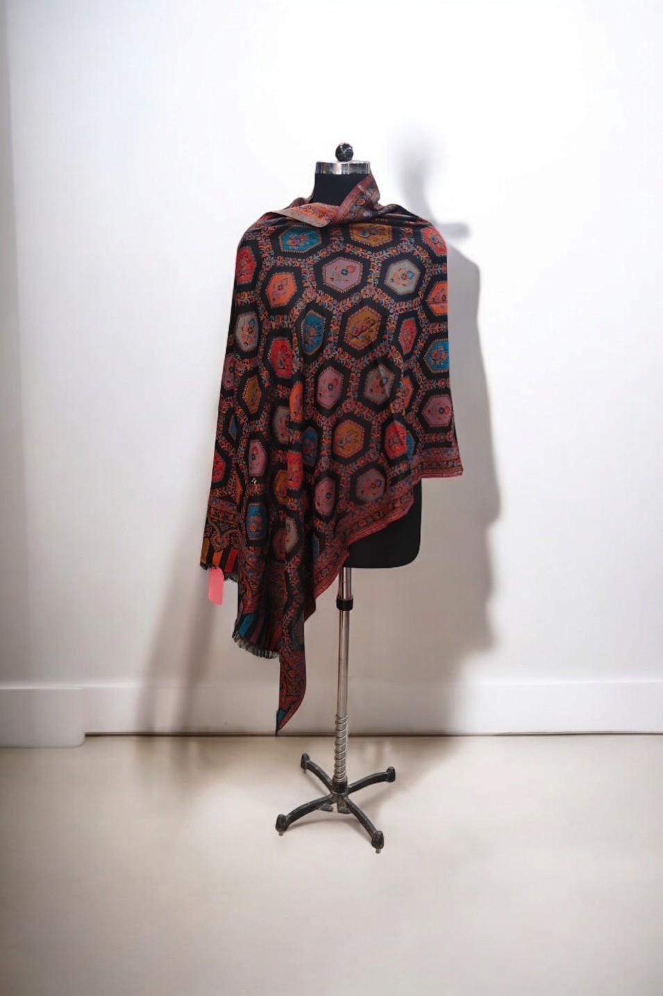 Kani weaving Black Stole